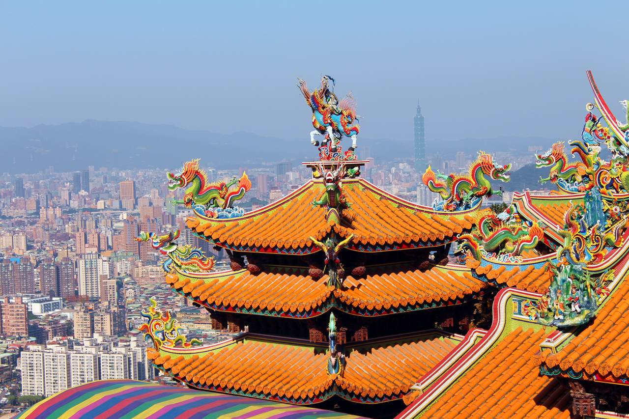 Luxurious Autumnal Getaways - A Global Travel Odyssey
