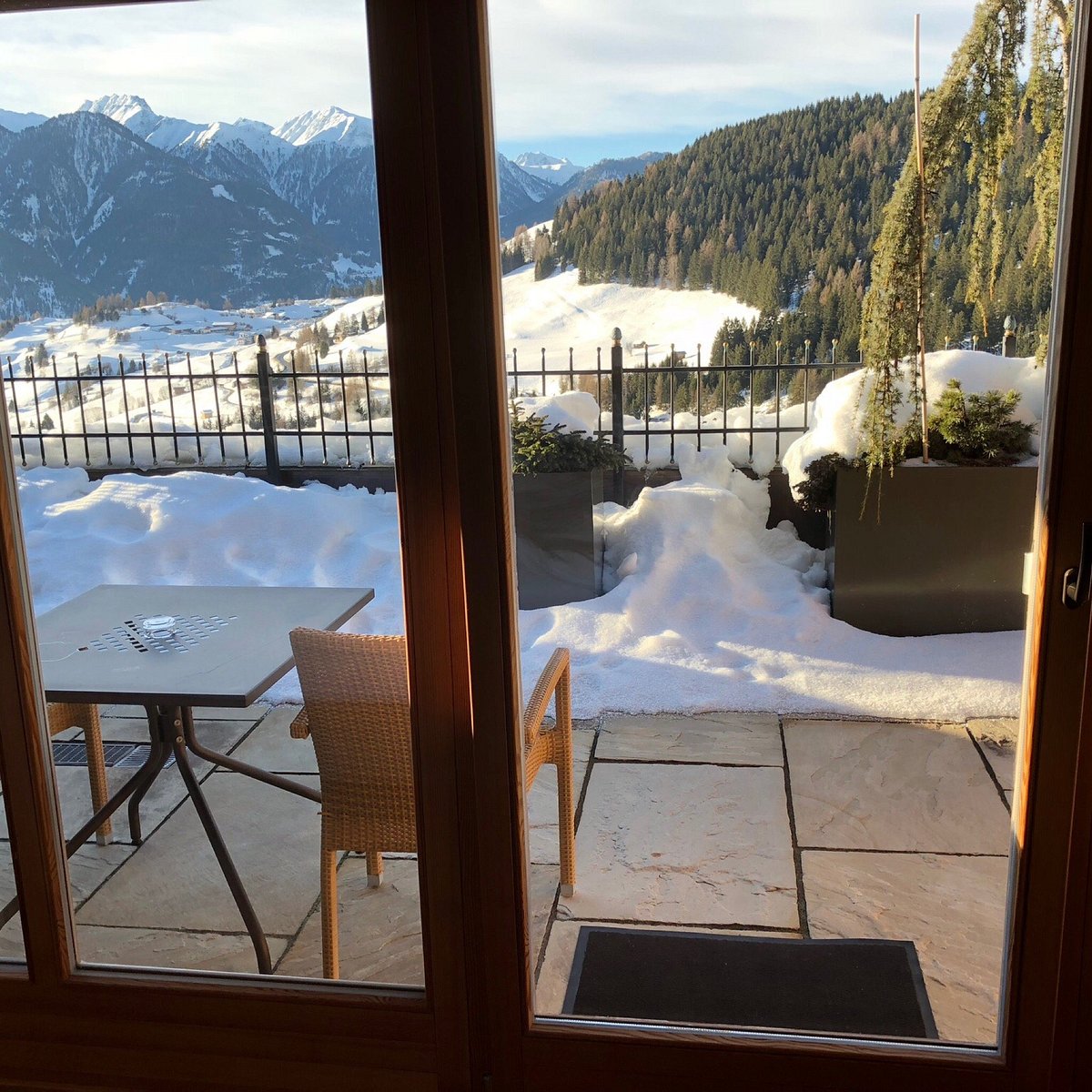 A Luxurious Alpine Escape Awaits – Discover the Magic of Schlosshotel Fiss in Tyrol, Austria with Insights from https//www.thetravelmagazine.net/hotel-review-schlosshotel-fiss-tyrol-austria/