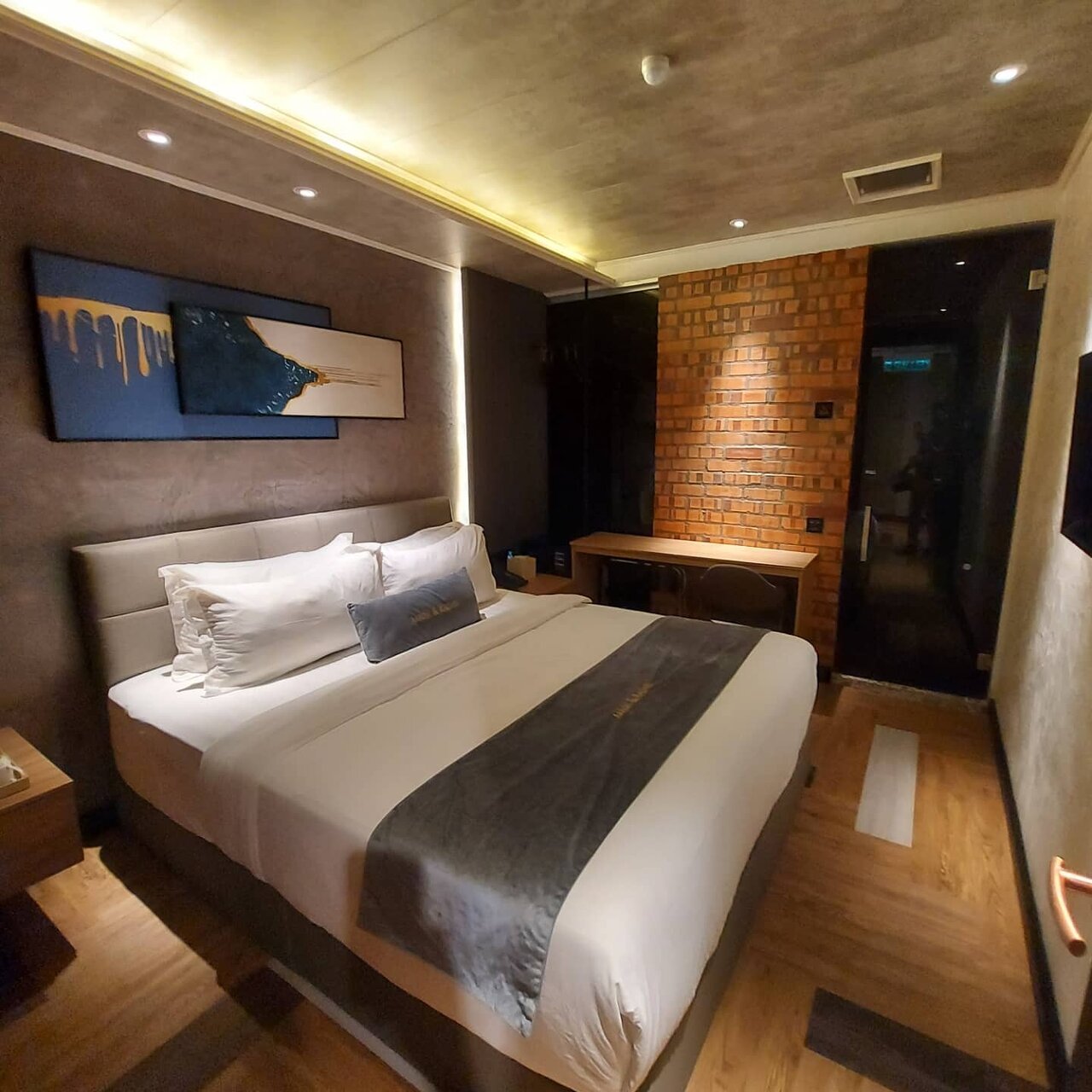 Experience Luxury and Comfort at Drakes Brighton - A Comprehensive Hotel Review
